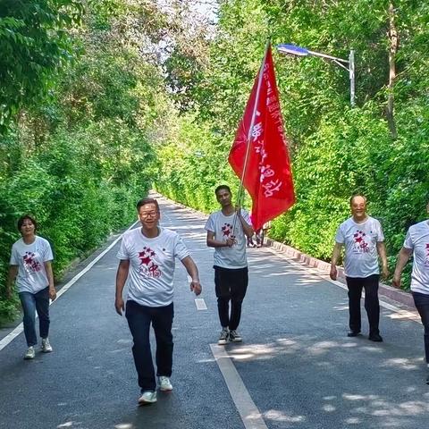 奋进新征程     建功新时代