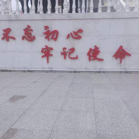 参观红色基地，传承红色精神