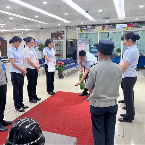 【新疆伊犁分行辽宁路支行】组织行内消防演练