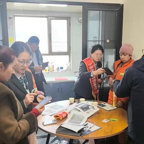 青春送暖进企业 金融服务护“洁”行——温宿县支行青年突击队赴县高洁环卫绿化公司开展金融服务 ‍