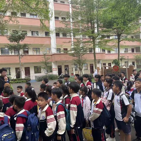 筑牢安全防线，护航成长之路——文昌市文城中心小学四年级学生安全综合演练纪实