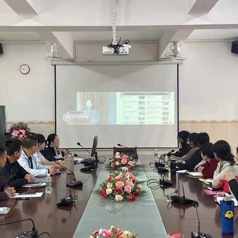 以爱为桥 以智育人——文昌市文城中心小学全体教师集中观看清华附中文昌学校班主任培训直播活动纪实