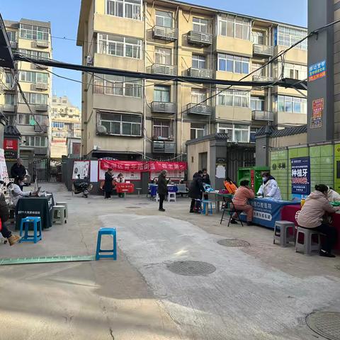 青年路街道莲四社区“养老早市”——“暖心开市”