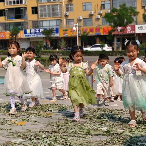 浓情端午，浸润童心——中心幼儿园端午节主题教育系列活动