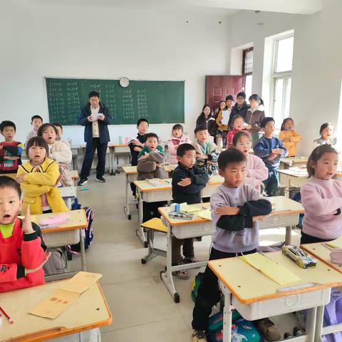 枣林二小举办“课前一支歌”比赛活动