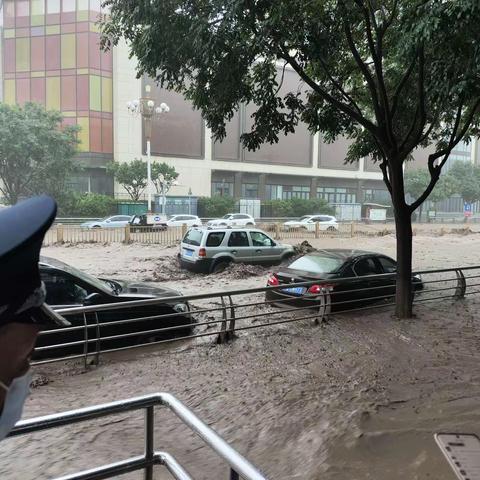 暴雨不改工行情，工行驿站抚人心