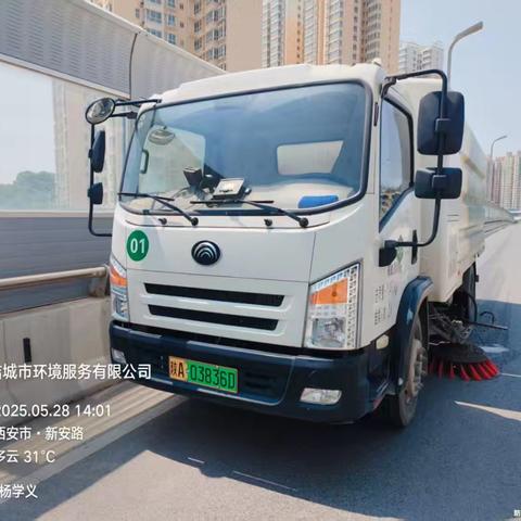 等驾坡街道开展“洗城活动”助力城市环境提升