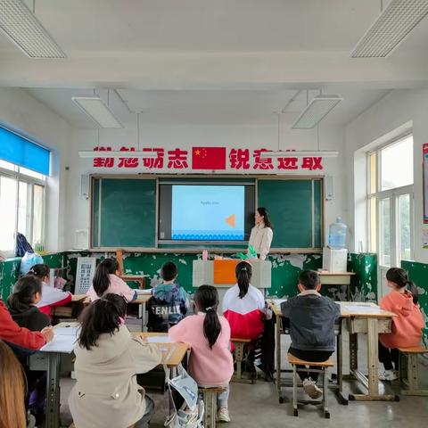 课堂教学展风采，听课评课促成长——赵村小学开展听评课活动