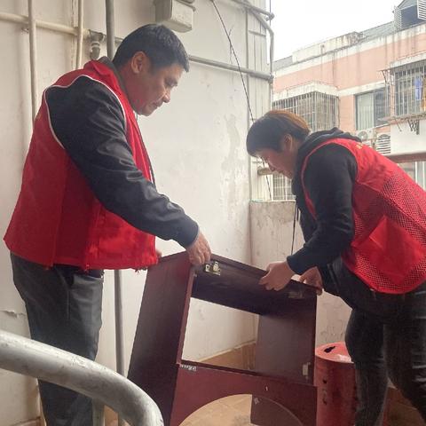 【温泉街道汤边社区】护河爱水清洁家园暨清理楼顶杂物