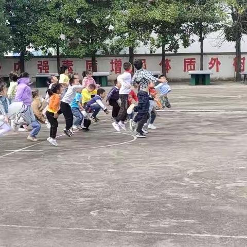 黄梅县实验小学教联体在殷湾校区开展送教下乡活动