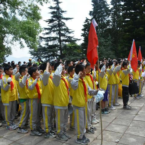 李毛营小学“缅怀革命先烈，传承革命精神”清明节祭扫活动