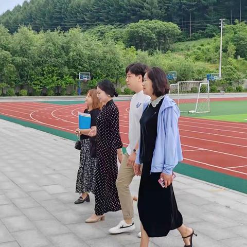 向美而行 共促成长——市小学音乐教研员莅临抚顺县上马镇九年一贯制学校听课指导实录