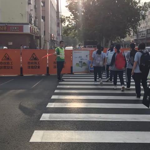 家长执勤，扬起护航的风帆—七年级二班家长执勤纪实