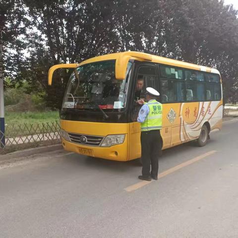 石柱中队多措并举护航“五一”假期群众出行