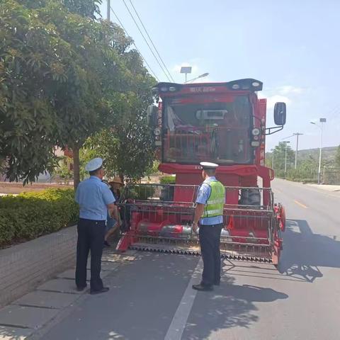 夏收来临 石柱中队积极开展宣教行动