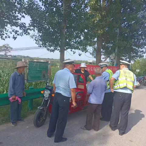 暑期交通安全整治行动‖逢集会 部门联合开展交通安全宣传