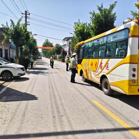 石柱中队逢周末开展交通违法集中整顿