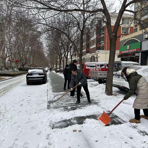 榆山街道五岭社区:城管进社区——“门前五包”保畅通   扫冰除雪惠民生