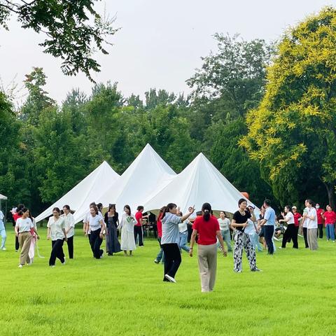 草坪市集 |  来济南植物园共享绿地，＂以物换物 ，焕新生活＂