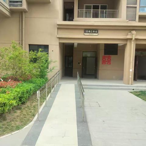 【谭家街道龙钢禹华园社区】网格员联合物业解决小区电动车停放难题