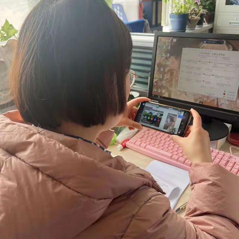 【碑林区长乐坊街道】兴庆社区组织工作人员观看第52期市民课堂