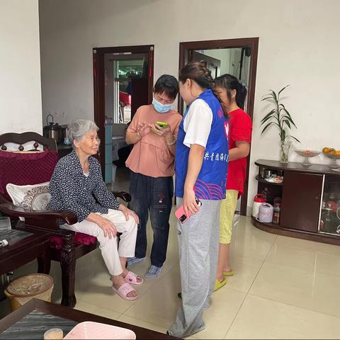 海府街道团工委联合东湖里社区入户认证高龄补贴、退休年审志愿服务活动