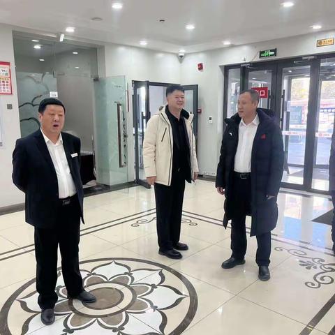 呼伦贝尔分行副行长杨英智下沉阿荣旗支行就信贷管理、资产质量管控、运行管理及安全保卫工作进行检查指导