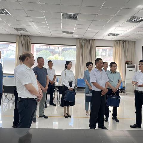 县人大常委会副主任刘家钊到县人力资源市场调研