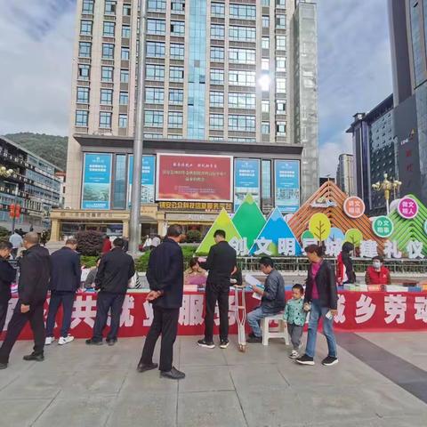 镇安县举行2023年金秋招聘月暨高校毕业生就业招聘会