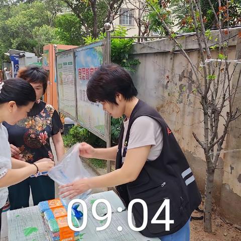 【城市管理进社区】汇鑫社区开展“党员带头我先行 绿色生活新时尚”暨7月份有害、大件垃圾回收兑换活动