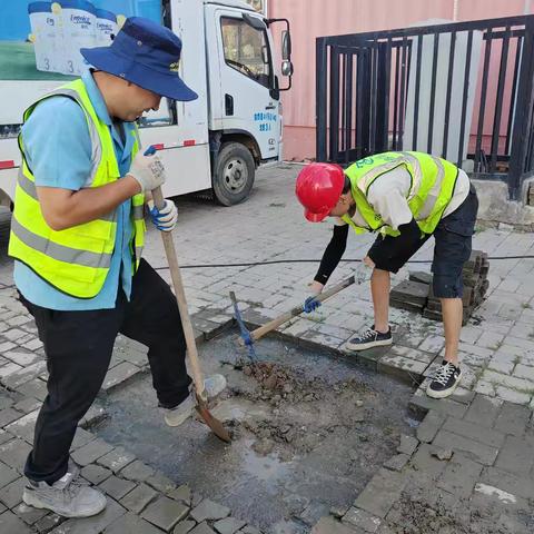 烈日炎炎    守护城市供水“生命线”