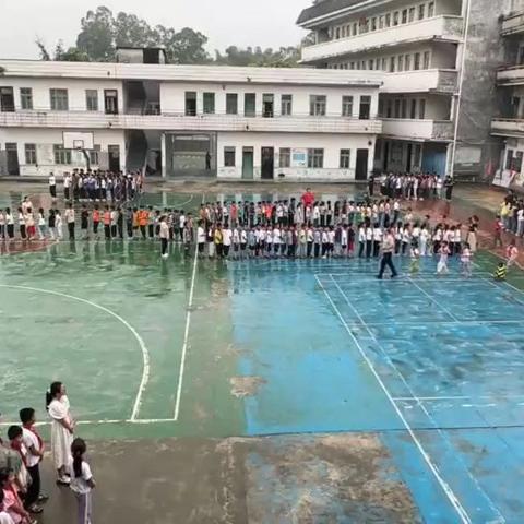 “活力校园，童心飞扬”——陆川县良田镇甘片小学（副本）