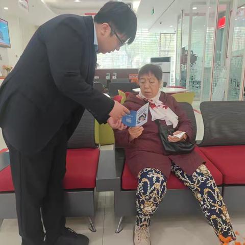 九九重阳暖人心 金融知识“三阵地”守护银龄幸福