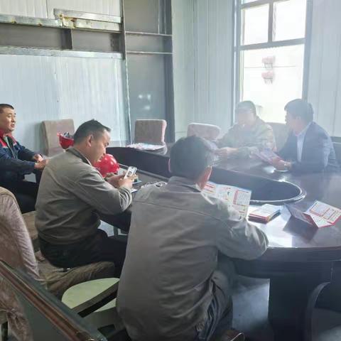 都兰农商银行营业部开展“学征信、懂征信、用征信的宣传活动