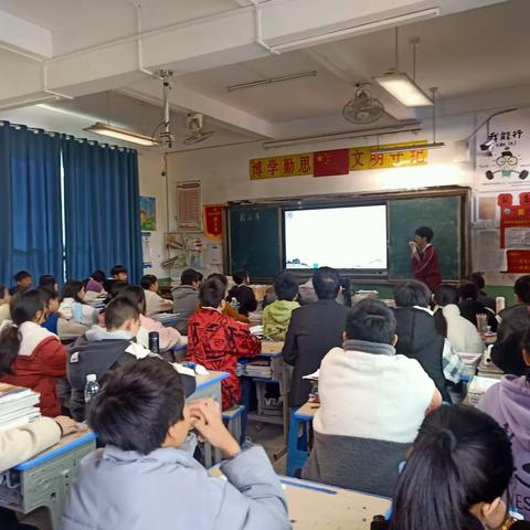 展课堂风采，促教师成长