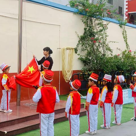 “国旗飘飘，伴我成长”——深圳市坪山区金麦穗幼儿园第十二周升旗仪式