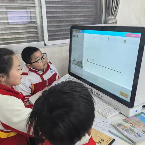 2005班的同学们在AI教室里度过了难忘的初体验