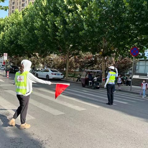 学校护学岗，暖心护成长——育红小学泉北校区六（11）班爱心护学岗