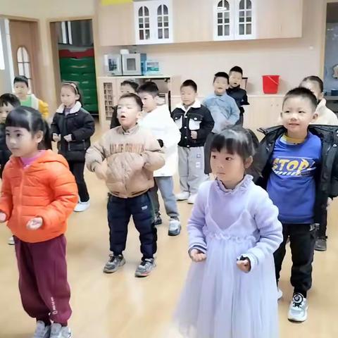 蓓蕾实验幼儿园蕾蕾三班第15周快乐剪影