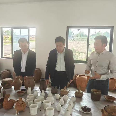 临高县人大常委会主任欧阳颂东到多文镇调研产业项目情况
