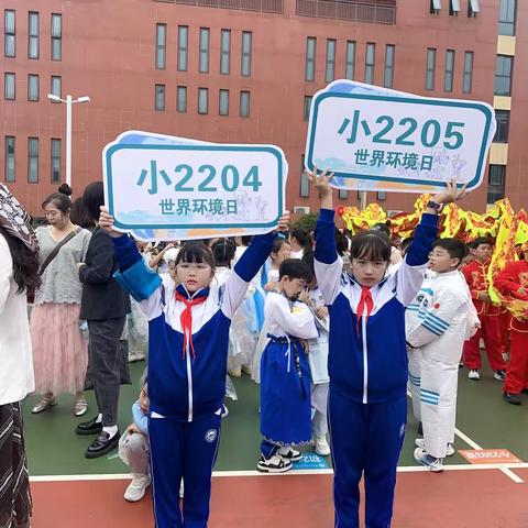 融汇世界，跃动双语——第五届校园运动节2204班风采