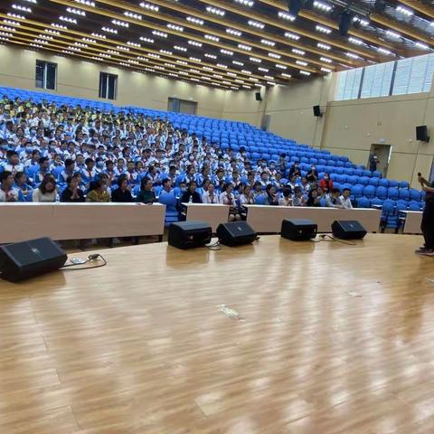 沐浴春光    同心同行——九隆教育集团小学毕业课程之走进中学