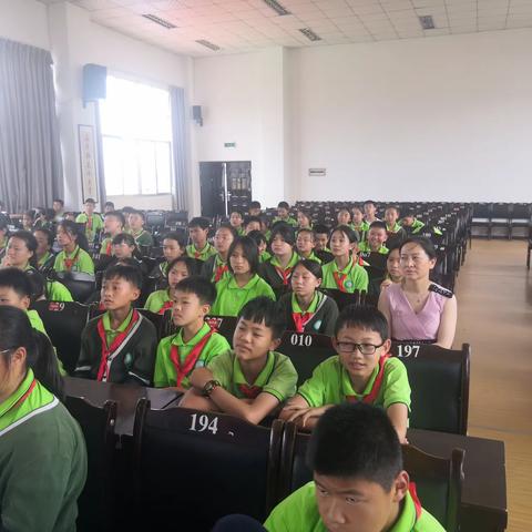 勇者无惧 强者无敌——六年级“爱国教育”主题电影德育课走进《红海行动》