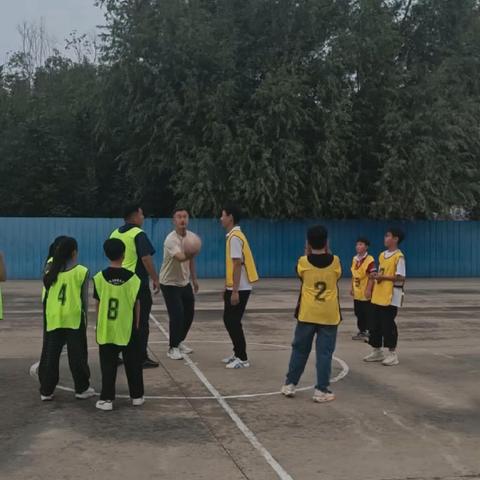 东静庵北街小学五年级亲子篮球赛