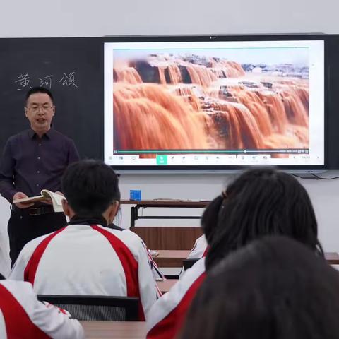 一颗粉笔写初心   三尺讲台献芳华 ——记援边教师李传明