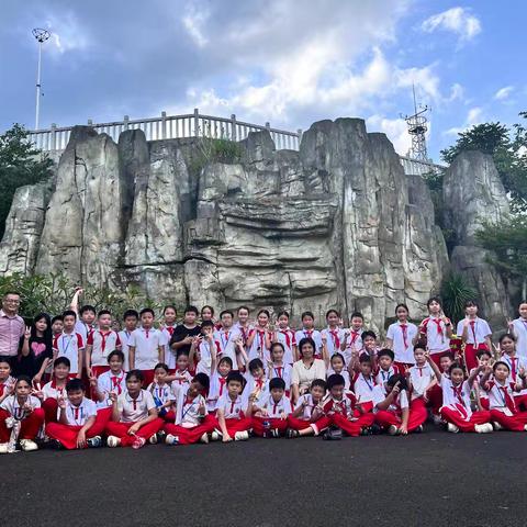 纸上得来终觉浅，绝知此事要躬行 -—琼中县第一小学五（1）观气象台记