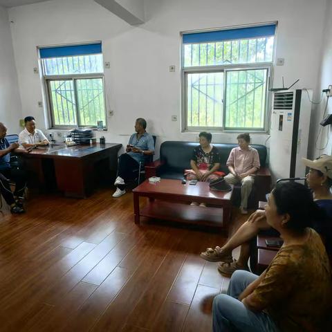 西李家村开展“垃圾分类大家谈活动”