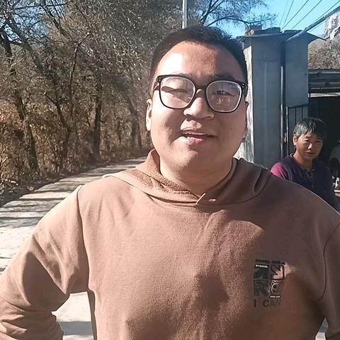我为群众办实事‖车辆后轮不慎陷入边沟 溪湖交警及时帮助脱困