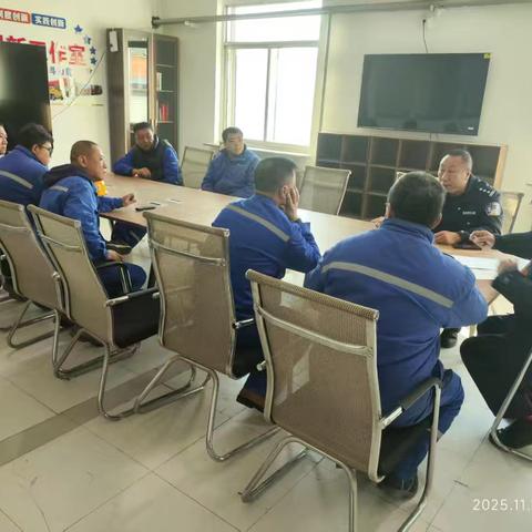 溪湖交警走进本钢歪头山铁矿开展交通安全宣传教育