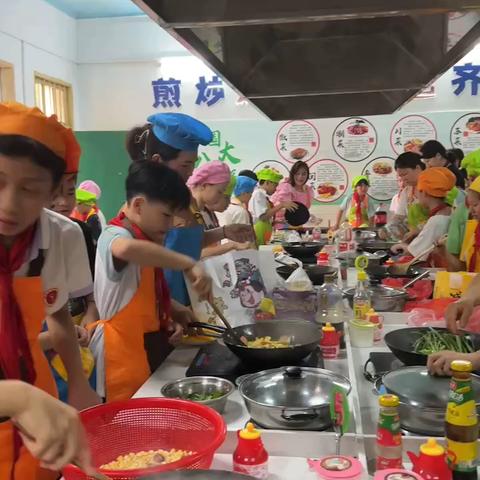 美好“食”光“食”在有趣——县西小学四（2）班烹饪课实践活动